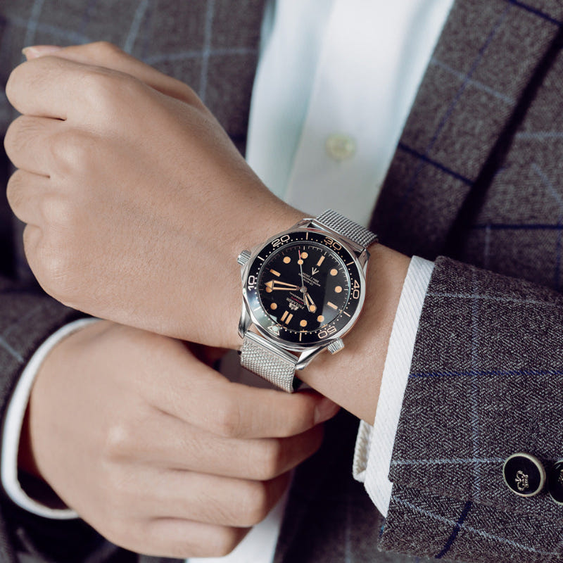 Men's automatic mechanical watch, steel mesh band, black dial with gold hands