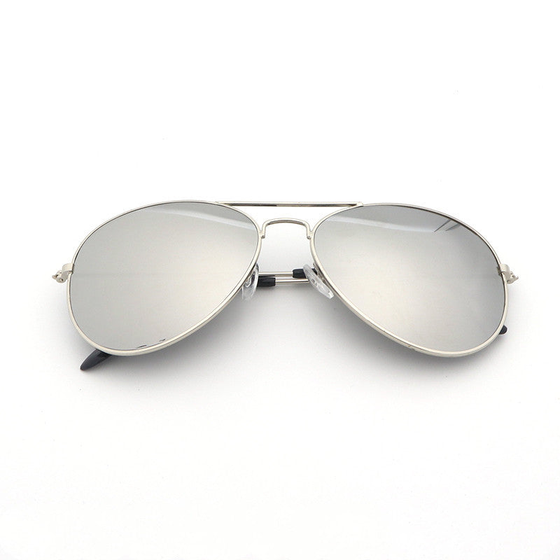 Unisex aviator sunglasses with silver frame and light gray mirrored lenses