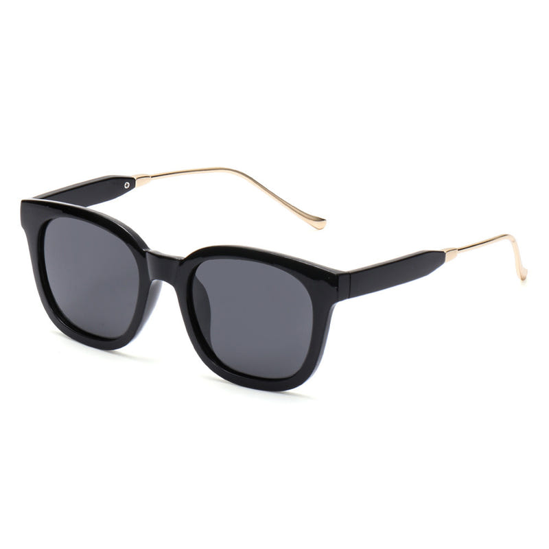 Women’s polarized sunglasses, black frame with dark gray tinted lenses