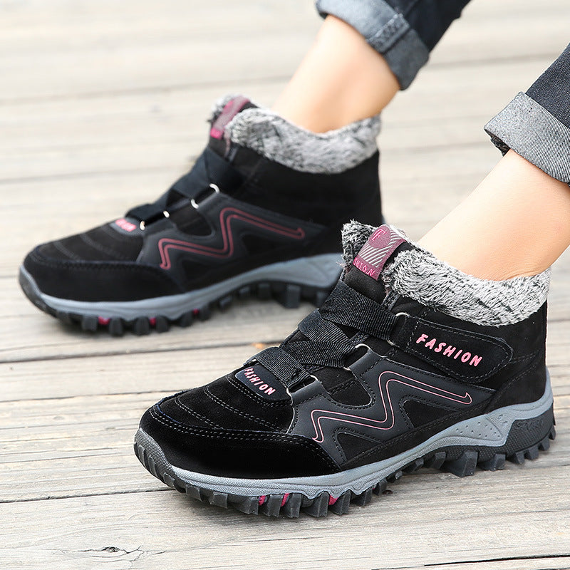 Mid-cut casual sports shoes with thick sole, black pair with fuzzy lining and maroon accents.