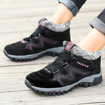 Mid-cut casual sports shoes with thick sole, black pair with fuzzy lining and maroon accents.