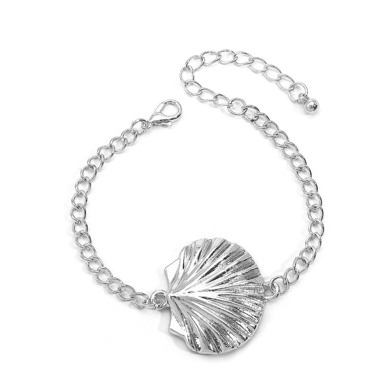 Silver curb chain bracelet with scallop shell charm centerpiece