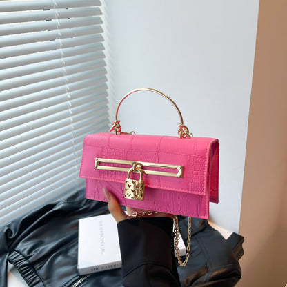 Women’s chain crossbody bag in pink PU leather with gold-tone bar clasp and chain strap