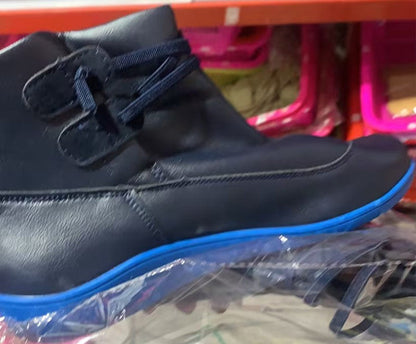 Black women’s snow boots with side strap and blue rubber sole